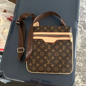 louis vuitton cross body purse